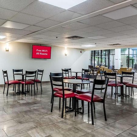 Red Roof Inn Plus & Suites Houston - Iah Airport Sw Exterior photo