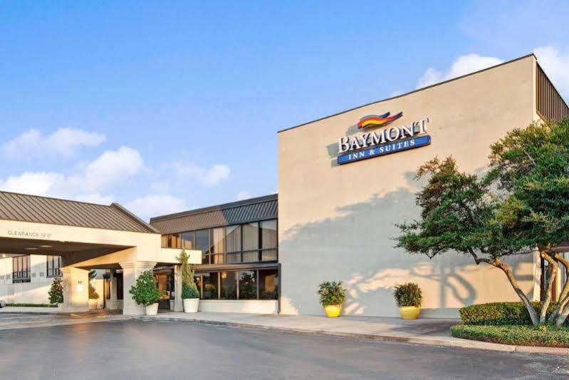 Red Roof Inn Plus & Suites Houston - Iah Airport Sw Exterior photo